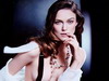 Keira Knightley are sani in imaginea de promovare a parfumului Coco Mademoiselle de la Chanel!