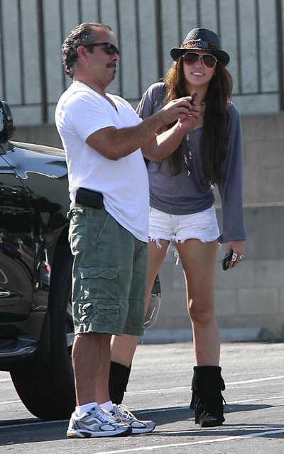 Miley Cyrus are un fan obsedat, care a fost arestat pentru ca o urmareste frecvent!