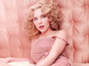 Scarlett Johansson e din nou blonda, pentru a promova parfumul "Rose The One" de la D&G