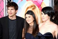Ashton Kutcher picteaza cu spray pe acoperisul unui casino din Las Vegas!