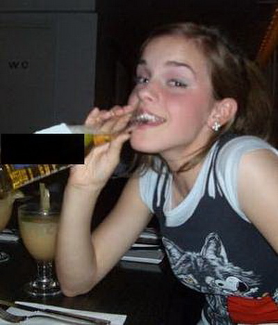 Emma Watson, surprinsa cu o sticla de bere la gura!