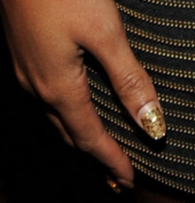 Ati ghicit: vedeta care a ales auriu metalic pentru unghii este Beyonce!