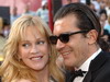 Antonio Banderas o sprijina cat poate pe Melanie Griffith, internata pentru a treia oara intr-o clinica de reabilitare!
