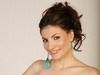 Maria Lucia Hohan a “indulcit” rochia de bal a Ioanei Ginghina cu dantela si perle
