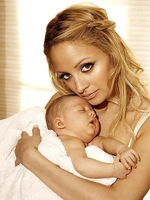 Nicole Richie a nascut un baietel… dar nu i-a pus numele Michael!