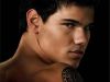 Taylor Lautner s-a hotarat: nu isi va face niciodata un tatuaj permanent!