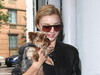 Miranda Kerr are un catelus adorabil! GALERIE FOTO!