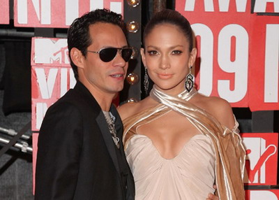 Lui Jennifer Lopez ii e frica de intuneric!