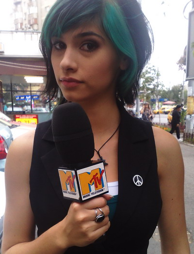 Blogger-ita Alice, in rolul unui VJ MTV!