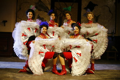 Spectacol incendiar de cancan in "Aniela"!