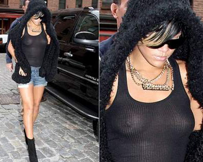 Rihanna, cu piercing-ul din sfarcul drept la vedere