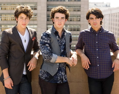 Jonas Brothers, paziti de bodyguarzi si cand ies cu fetele