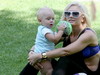 Gwen Stefani si Gavin Rossdale l-au dus pe micutul Zuma in parcul Coldwater Canyon - GALERIE FOTO!