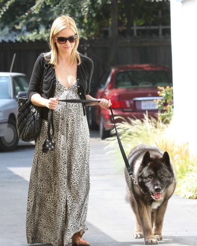 Sarah Michelle Gellar, proaspata mamica a unei fetite, are un bodyguard foarte simpatic - GALERIE FOTO!