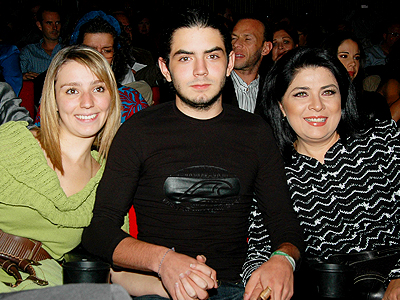 Victoria Ruffo, la teatru cu fiul ei mai mare si iubita acestuia! FOTO!