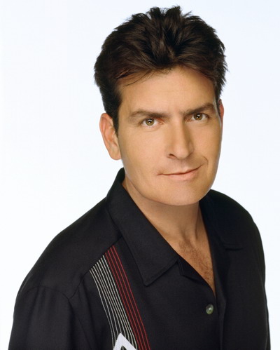 Charlie Sheen isi construieste propriul teren de baseball