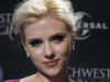 Ati ghicit! Sanii apetisanti din imagine apartin actritei Scarlett Johansson!