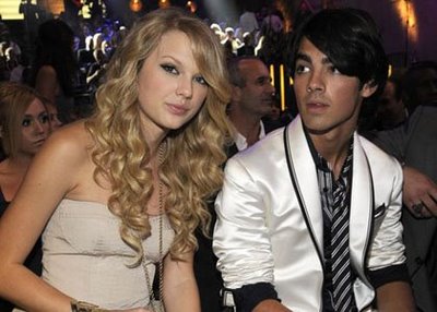 Taylor Swift nu-l poate uita pe Joe Jonas!
