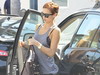 Jessica Alba s-a facut roscata si vrea sa scape de tatuajul de pe gat!