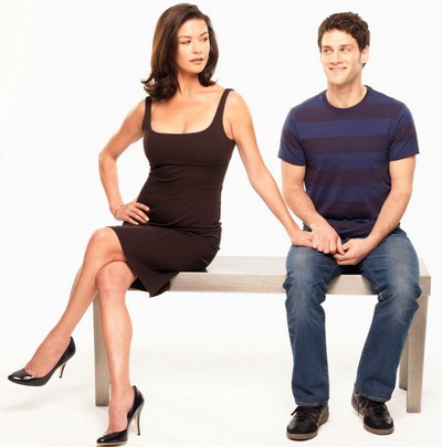 Catherine Zeta Jones se indragosteste din nou! GALERIE FOTO!