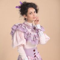 Nicoleta Luciu renunta la vesmantul de calugarita si imbraca rochii de epoca! VIDEO!