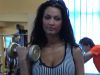 Un exercitiu pe zi cu Nicoleta Luciu: Tonifierea bicepsilor cu ajutorul a doua gantere