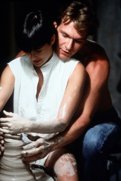 Participantii la ceremonia de adio a lui Patrick Swayze au fost intampinati de un cal alb