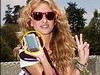 Gaseste diferenta! UPDATE! Ati ghicit! In imaginea din dreapta lipseste marca iPod-ului!
