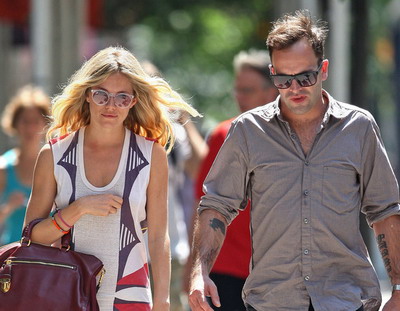 Sienna Miller, devoratoare de barbati insurati FOTO!