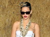 Rihanna si-a facut cont pe Twitter!