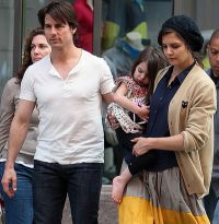 Katie Holmes a castigat razboiul cu Tom Cruise: Suri va merge la o scoala catolica!