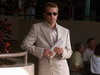 Brad Pitt a vizitat pentru prima data orfanii din Iordania, la invitatia reginei Noor