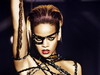 Rihanna s-a infasurat in sarma ghimpata pentru noul ei videoclip!
