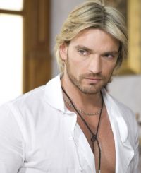 Julian Gil, Ulises din “Sortilegio”, expert in femei
