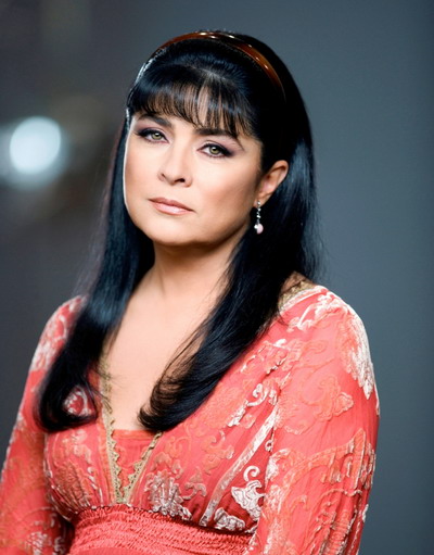 Victoria Ruffo vrea sa apeleze la o mama surogat