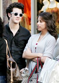 Kevin Jonas si Danielle Deleasa au stabilit in sfarsit data nuntii!