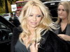 Pamela Anderson, insarcinata? UPDATE: Se pare ca nu! A fost doar fotografiata dintr-un unghi prost! GALERIE FOTO!
