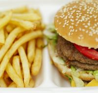 Mancarea de tip fast food creeaza dependenta, asemanatoare cu cea data de heroina, morfina sau nicotina