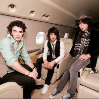 Jonas Brothers au incantat zeci de mii de mexicani, prezenti la concertul lor