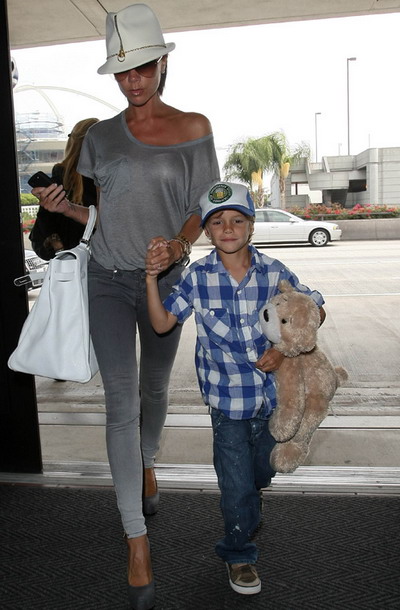 Romeo, baietelul de 7 ani al Victoriei Beckham, ii da mamei sfaturi de moda!