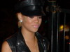 Rihanna se mentine in forma si dansand dezlantuit prin cluburi! FOTO!