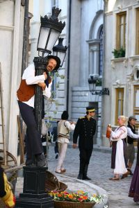 Marian Ralea a fost nevoit sa le explice copiilor de ce Magicianul are barba, in noua stagiune a teatrului national pentru copii