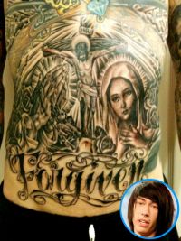 Trace Cyrus a pus pe Twitter o poza cu noul sau tatuaj!