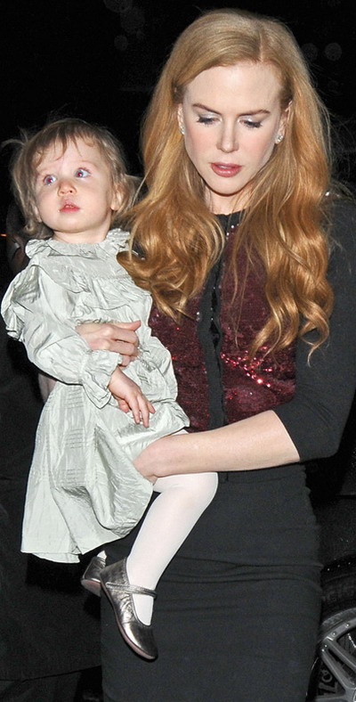 Nicole Kidman o scoate pe micuta Sunday Rose in oras! GALERIE FOTO!