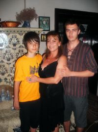 Dana Dembinski Medeleanu este profesoara de dans pentru sot si cei doi  fii