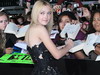 Iti place cum s-a imbracat Dakota Fanning la premiera „Saga Amurg: Luna Noua” din California? GALERIE FOTO!