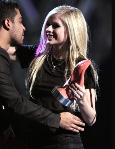 Avril Lavigne are un nou iubit: Wilmer Valderrama!