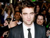Robert Pattinson i-a cerut unei fane sa se dezbrace in public pentru el!