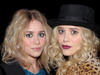 Care dintre look-urile alese de Ashley si Mary Kate Olsen iti place mai mult?