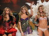 Heidi Klum a revenit pe podium pentru Victoria's Secret, intr-un show incendiar! GALERIE FOTO!